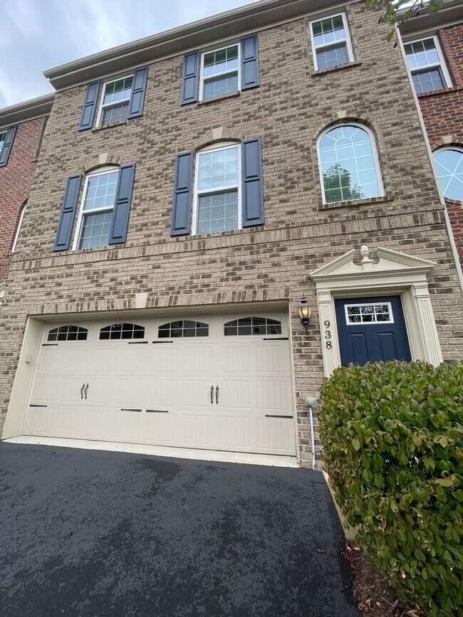 Foto del edificio - Gorgeous 3 BD/ 2.5 BA Townhouse Available in Wexford!