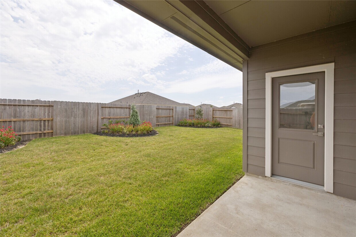 Foto del edificio - 693 Daniels Lk Ln