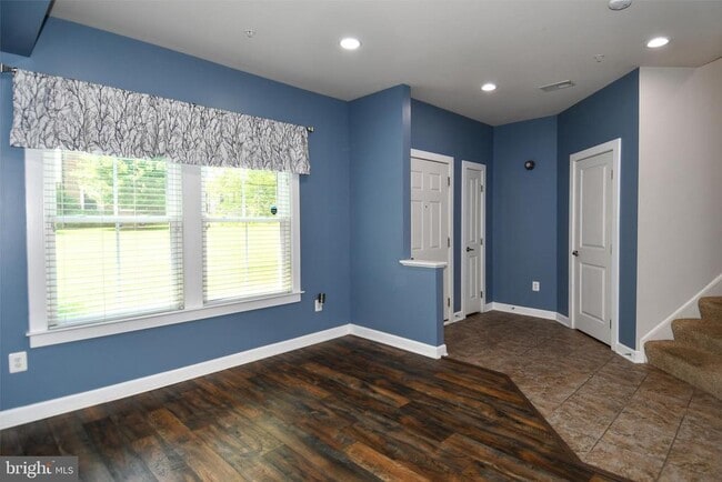 Building Photo - 409 Hydrangea Place