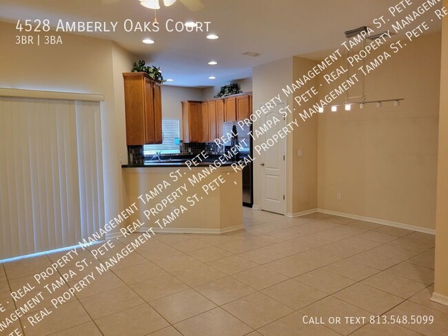 Foto del edificio - ***CARROLLWOOD TOWNHOUSE AVAILABLE APRIL 1***