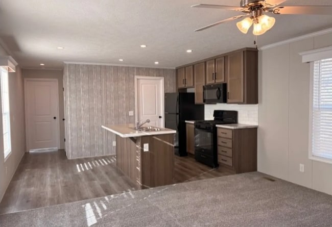 Building Photo - 251 N Chevalier Dr