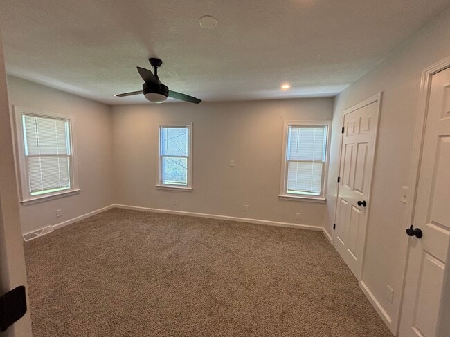 Master Bedroom Suite - 5525 N Bennington Ave