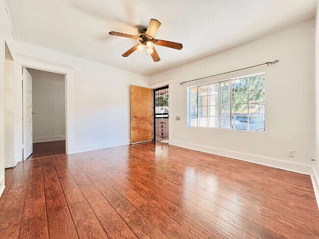Building Photo - 2511 Ganahl St