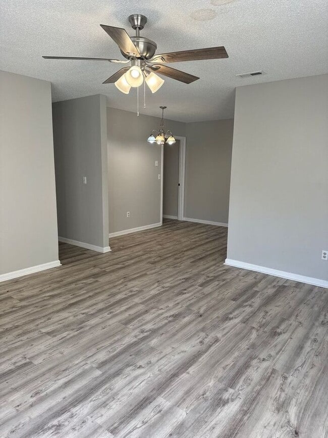 Building Photo - 114 Johnny Reb Dr