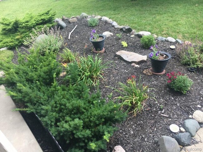 Building Photo - 10105 Edgewater Trail