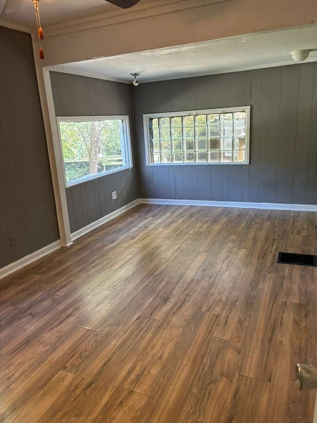 Building Photo - 5112 Edith Ave