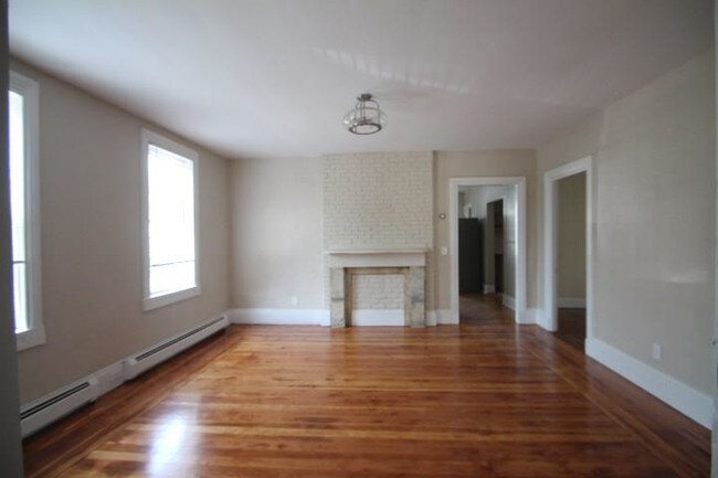 Building Photo - 487 Washington St