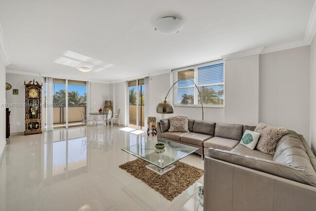 Building Photo - 1623 Collins Ave