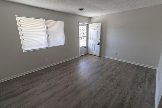 Foto del edificio - 801 N Ann St