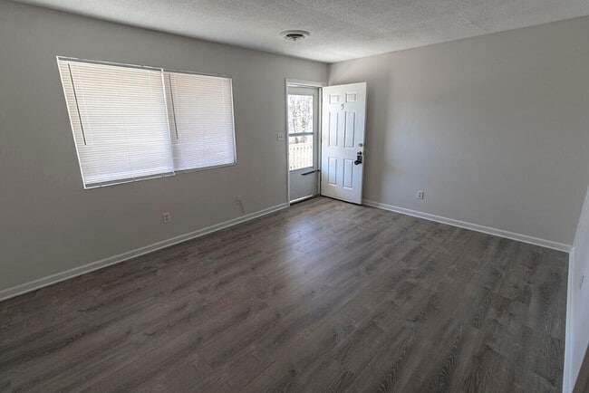 Building Photo - 801 N Ann St