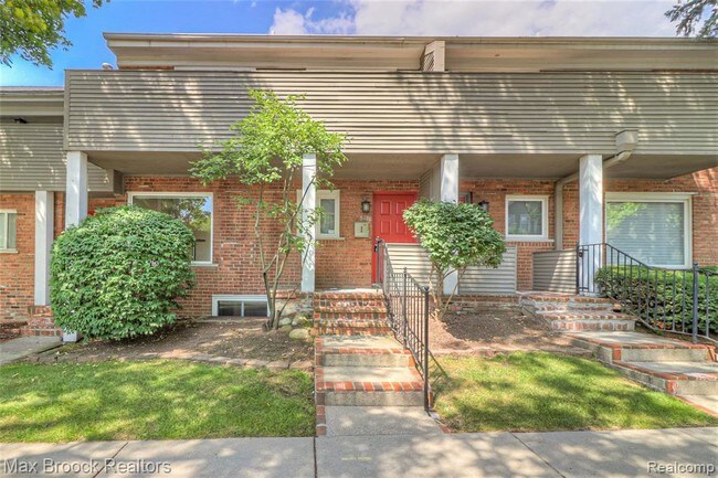 Building Photo - 576 W Merrill St