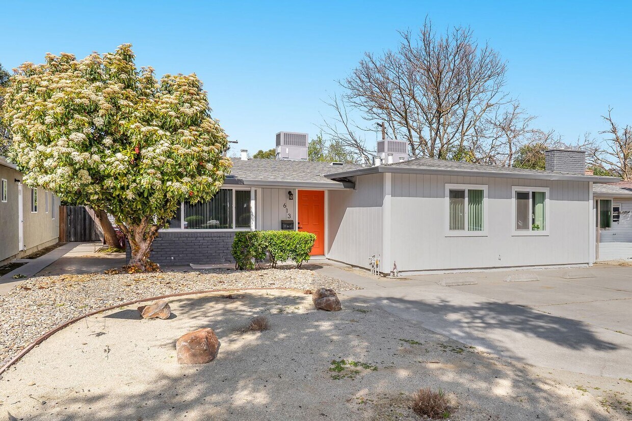 Foto principal - 611-613 Russell Boulevard