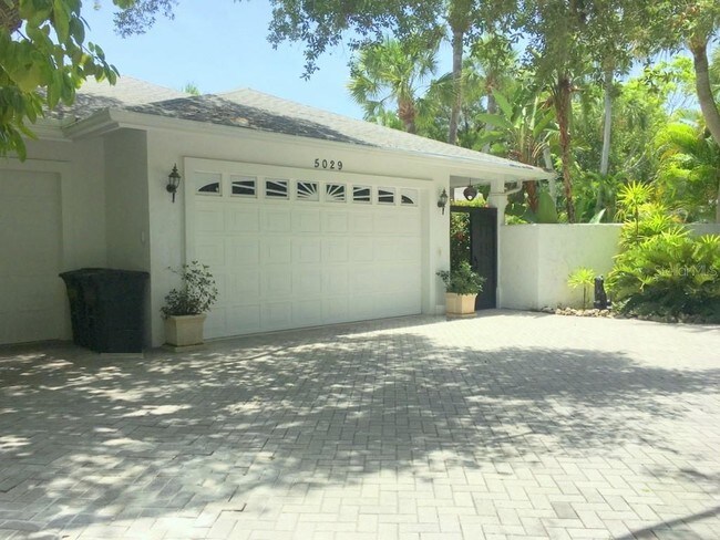 Building Photo - 5029 Oxford Dr