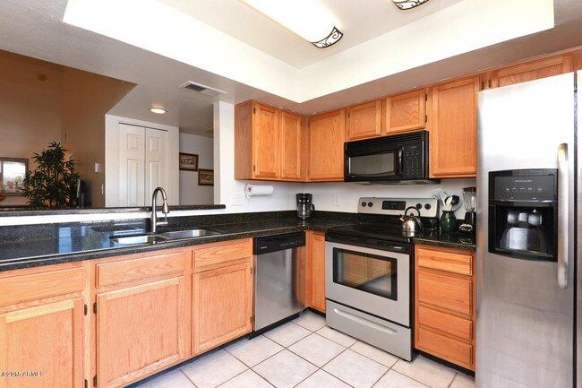 Building Photo - 9460 N 92nd St