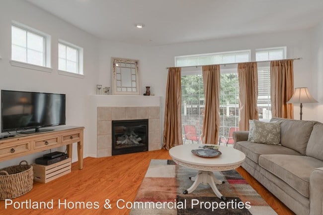 Building Photo - 2 br, 2.5 bath House - 15482 Brianne Ct