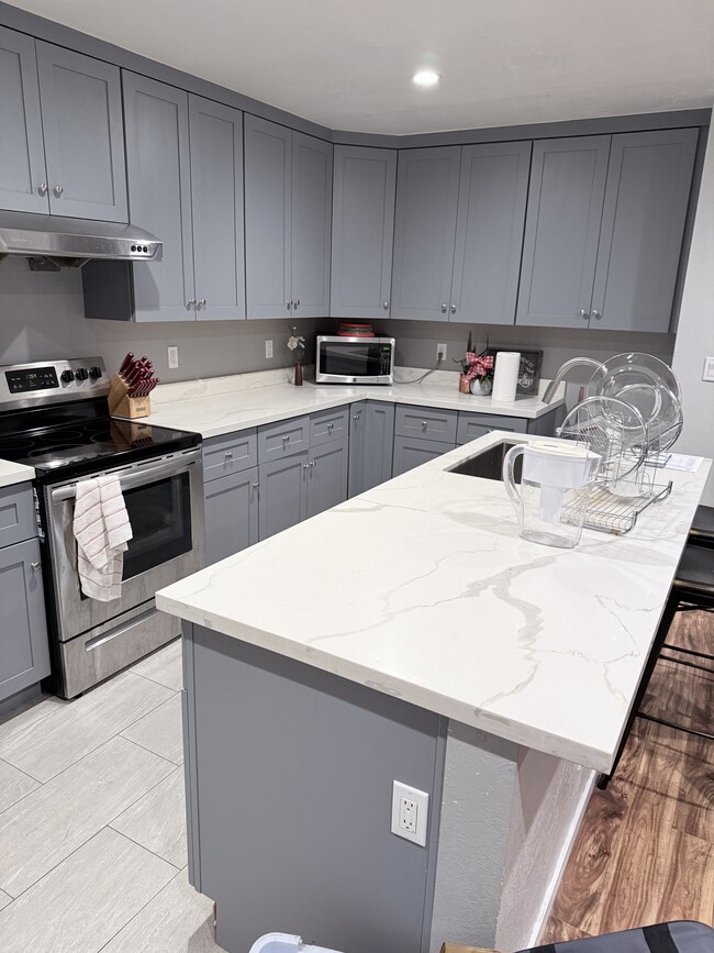 Building Photo - 2241 Village Ct