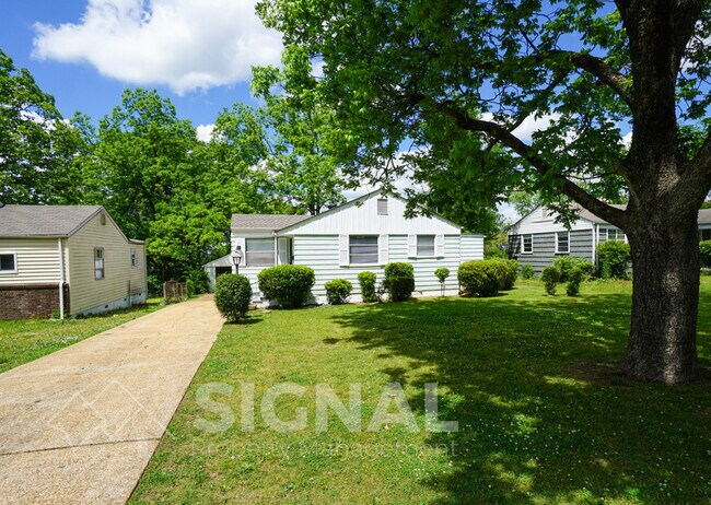Building Photo - 1306 33rd St Ens
