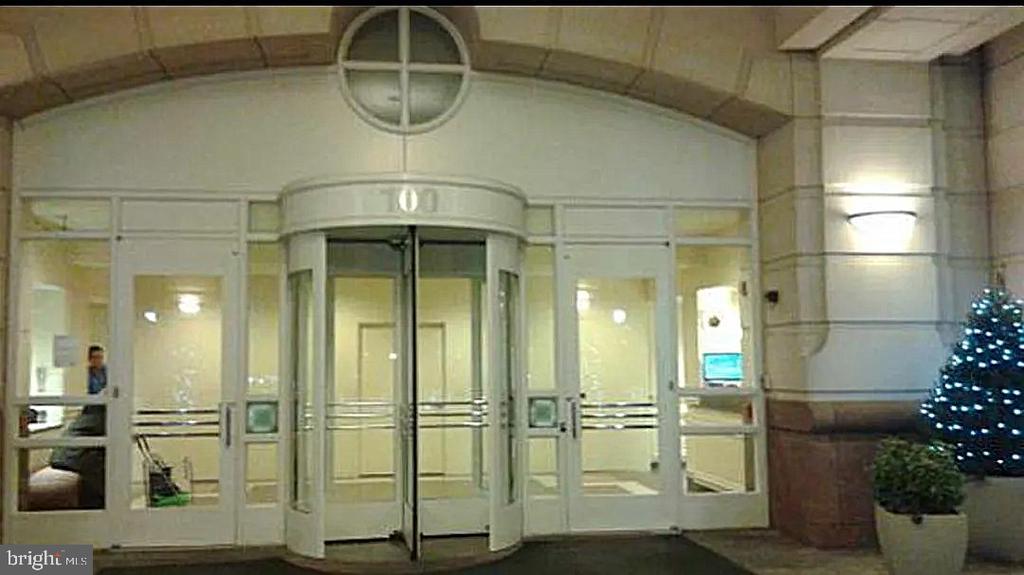 Primary Photo - 100 Harborview Dr