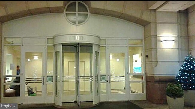 Foto del edificio - 100 Harborview Dr