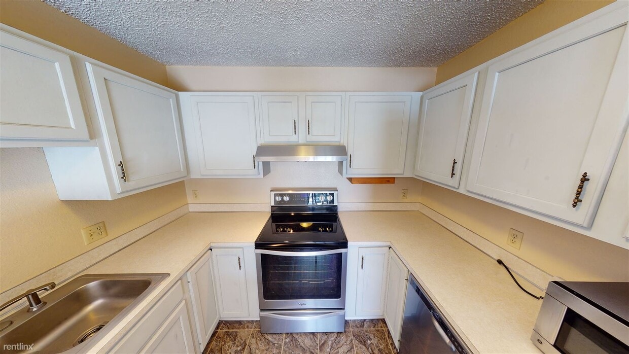 Primary Photo - 3 br, 1.5 bath Townhome - 2865 Warwick Loop