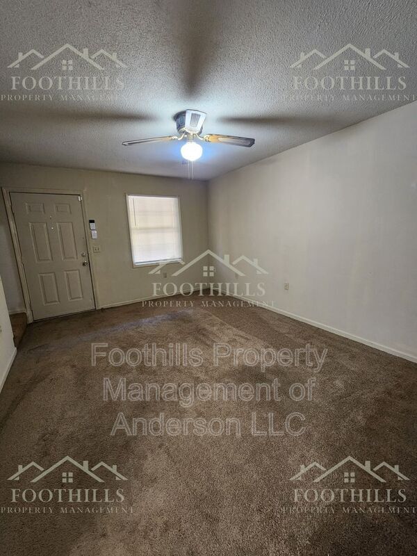 Building Photo - 123 Woodland Dr