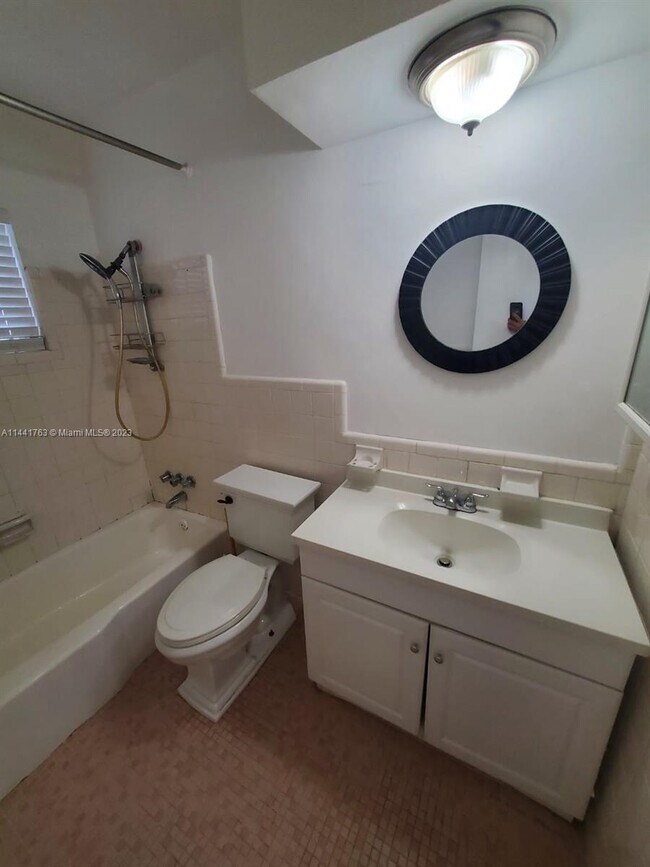 Foto del edificio - 345 NW 32nd St