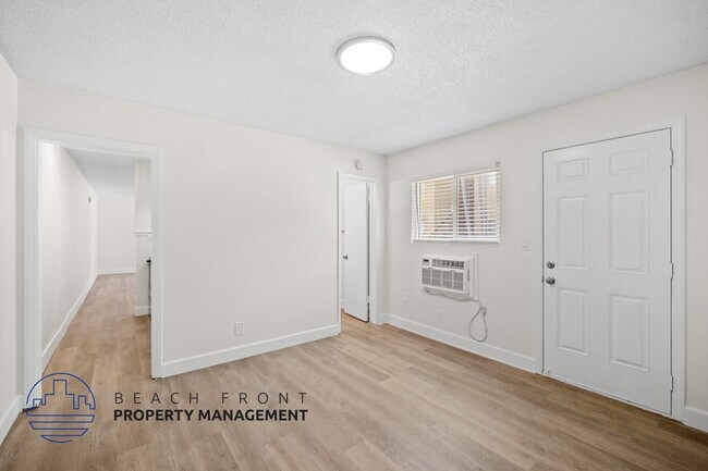 Foto del edificio - 4830 Palm Ave.