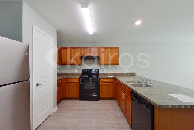 Building Photo - 856 Adler St E