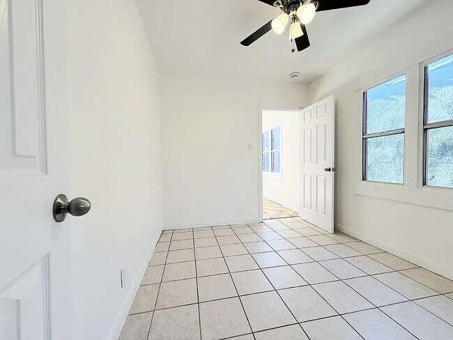 Foto del edificio - 727 E 81st St