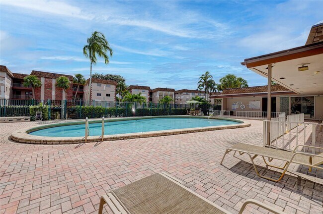Foto del edificio - 8141 SW 24th Ct