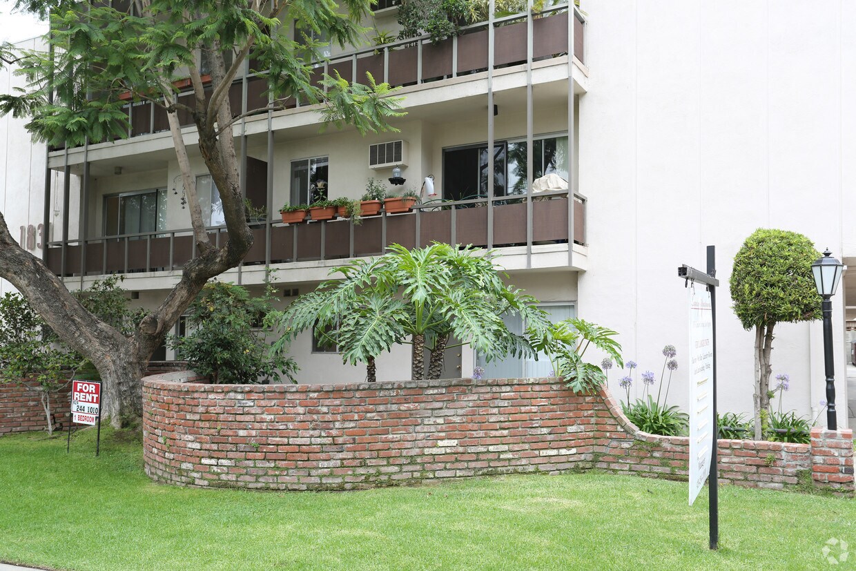 Building Photo - La Camdenada Apartments