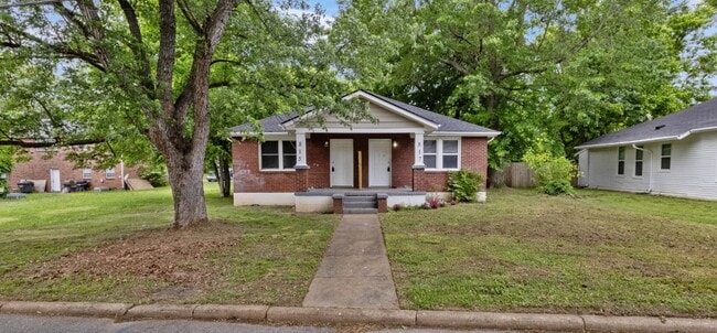 Building Photo - 815 Stafford St