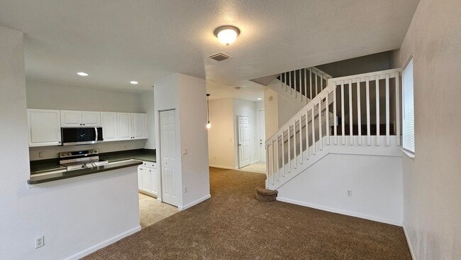 Foto del edificio - stunning 2 bedrooms, 2.5 bathrooms and a 1...
