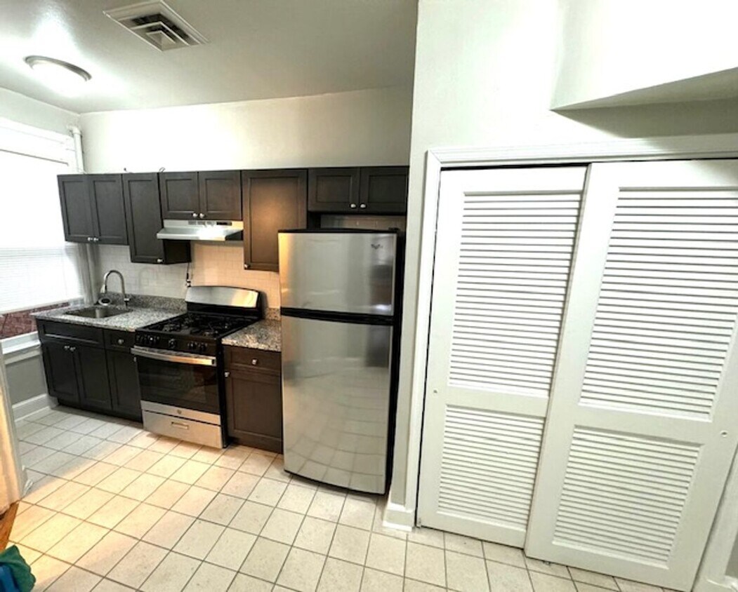 Primary Photo - 331 E St NE