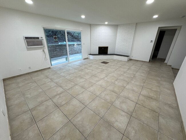 Building Photo - 3 Bedroom Home in Mt. Helix