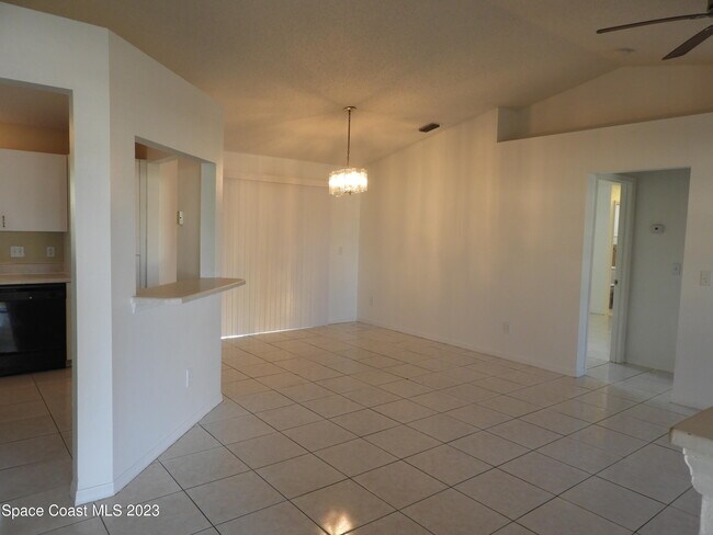 Foto del edificio - 1380 Rila St SE