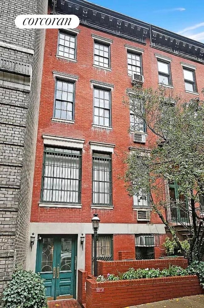 Building Photo - 39 W 83rd St
