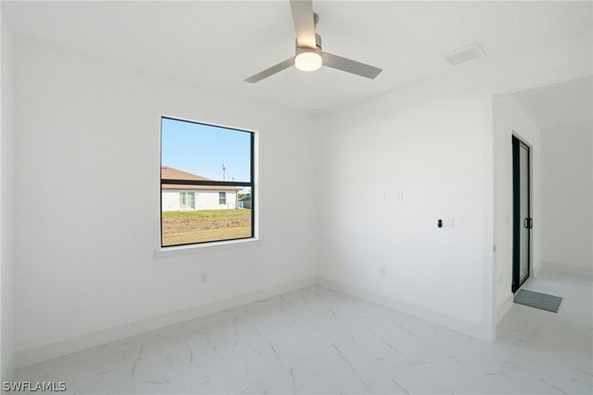 Foto del edificio - 2404-2406 Mae Ave S