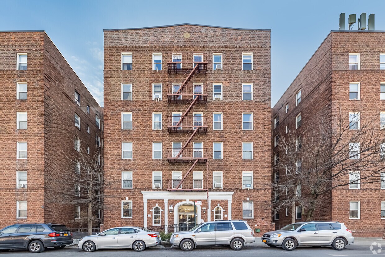 Building Photo - 41-43 39th Pl