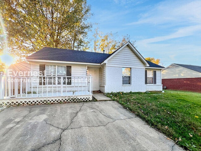 Building Photo - 7065 Village Ln