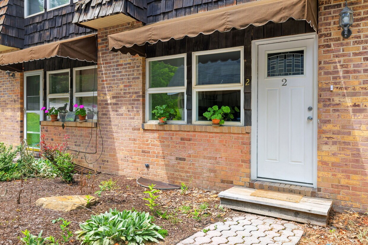 215 Oakview Dr, Ligonier, PA 15658 Townhouse for Rent in Ligonier, PA