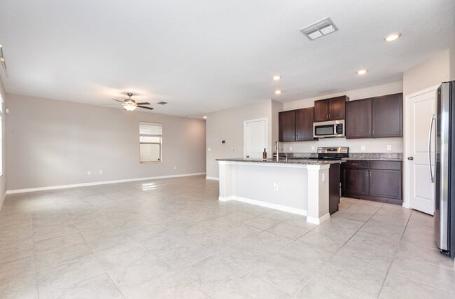 Building Photo - 6986 King Creek Dr