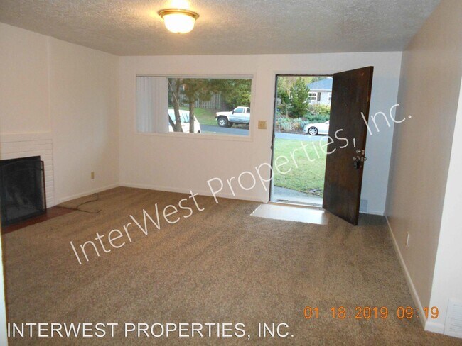 Foto del edificio - 3 br, 1 bath House - 12740 SW EDGEWOOD ST.