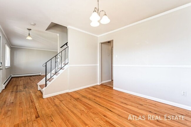 Building Photo - 331 S Victor St