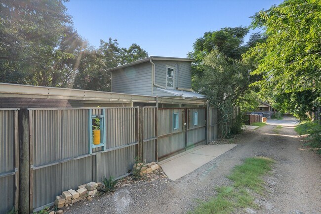 Building Photo - 1309 Singleton Ave