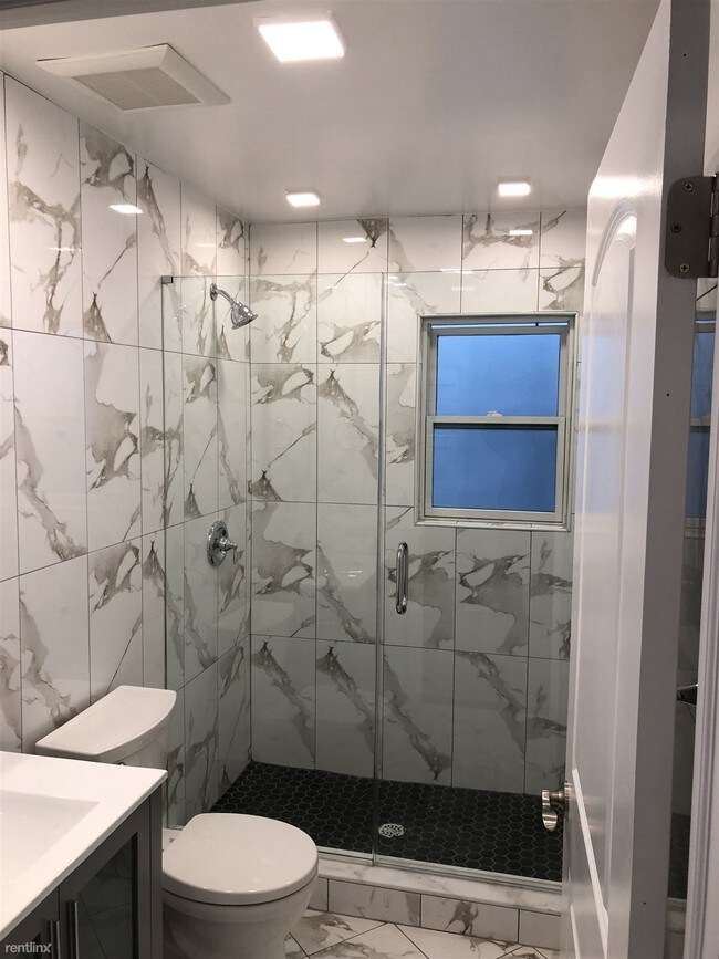 Foto del edificio - 3 br, 2 bath Apartment - 90 Mallory Ave Apt 2