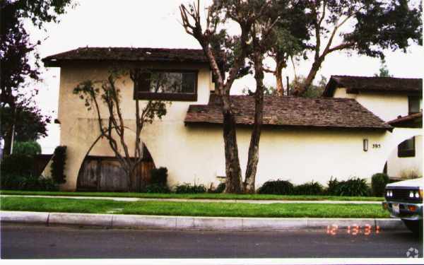 Building Photo - 387-395 Sinclair Ave