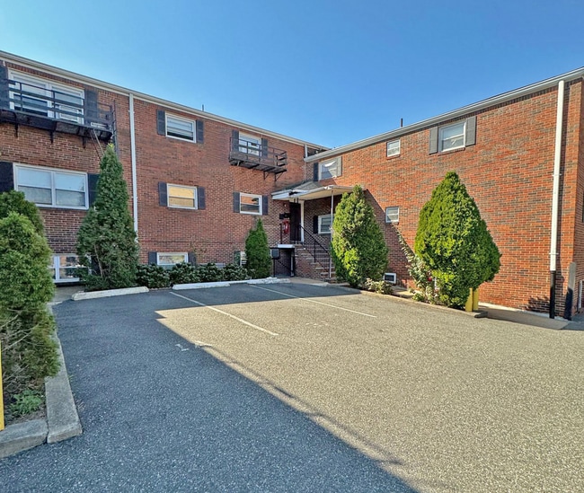Building Photo - River View Apartments