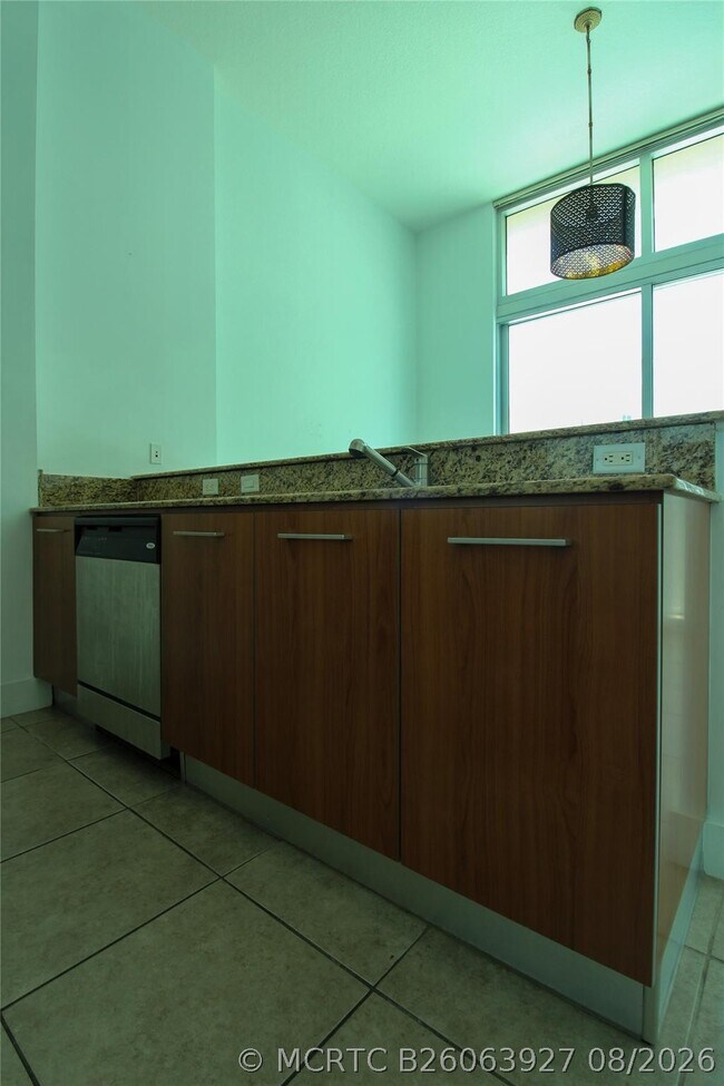 Foto del edificio - 9055 SW 73rd Ct
