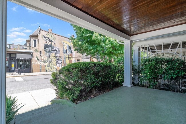Foto del edificio - Classic Fan Rowhome for Lease
